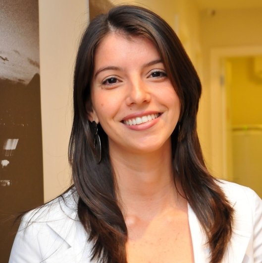 Dra. Camila Martins Chieza