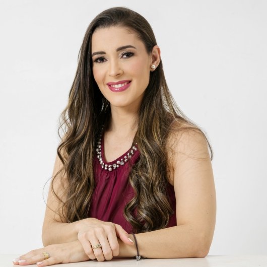 Dra. Aline Christine Camelo Guimarães