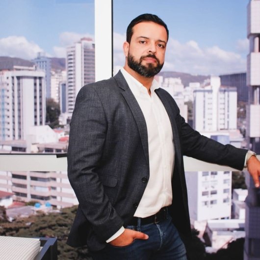 Dr. Gustavo Fernandes Resende