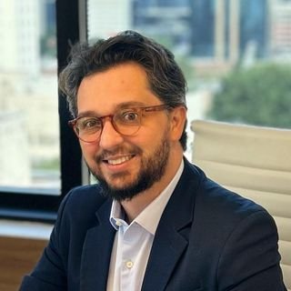 Dr. Douglas Fróes