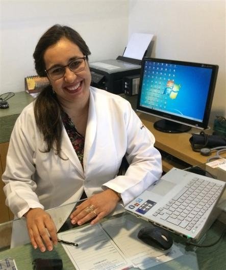 Dra. Kátia Simone Barros
