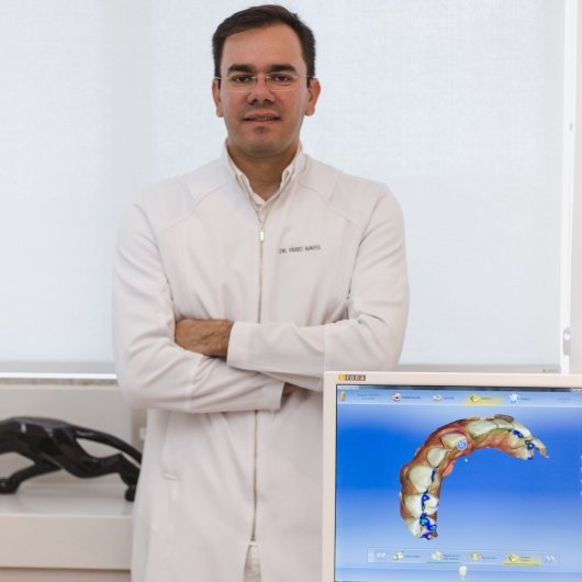 Dr. Fabio Naves Melo