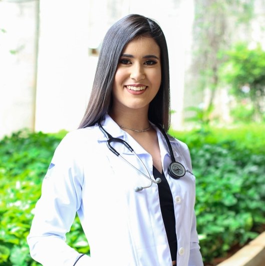 Dra. Larissa dos Santos Gonçalves