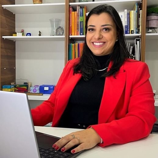 Dra. Thayane Esteves
