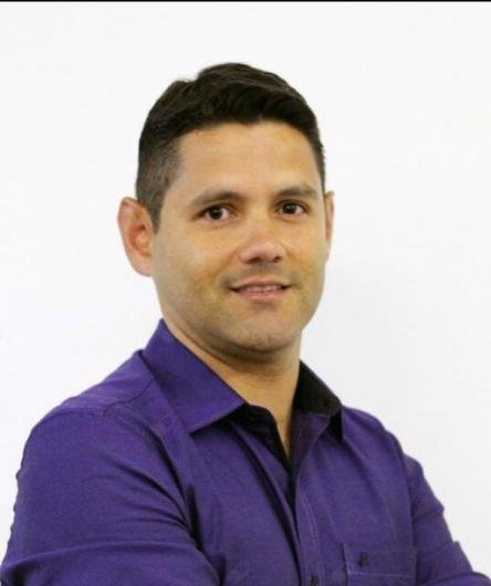 Dr. André Velano