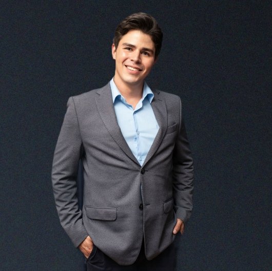 Dr. Lucas Tavares