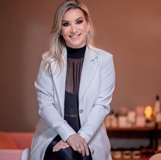 Dra. Dra Mayra Goulart