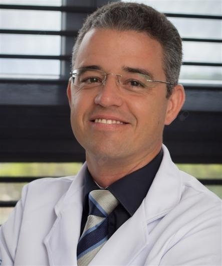 Dr. Gustavo Maciel Gouvea