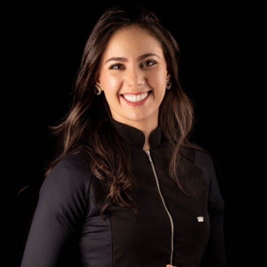 Dra. Débora Caldeira