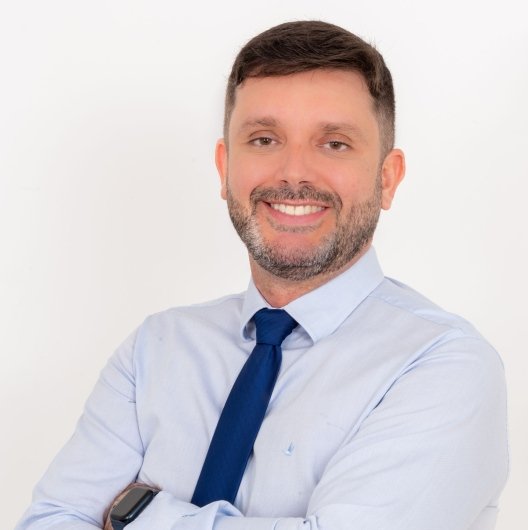 Dr. Adriano Assis
