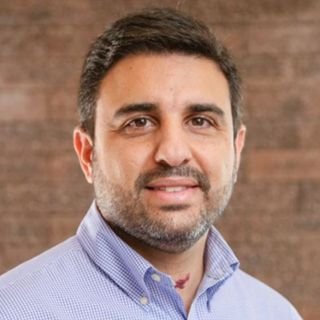 Dr. Marcio Tosi