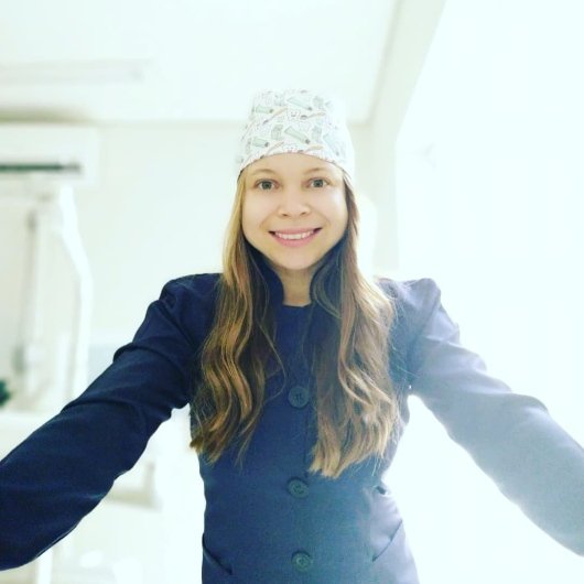Dra. Iara Souza Ferreira