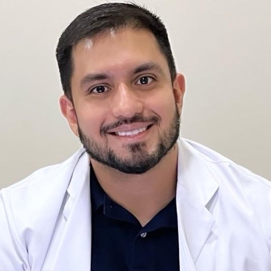 Dr. Igor Leonardo Carmona Chaves