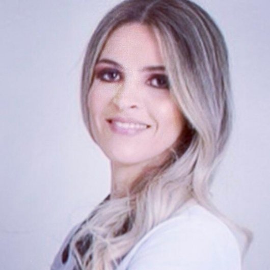 Dra. Fabrícia Alves Mota