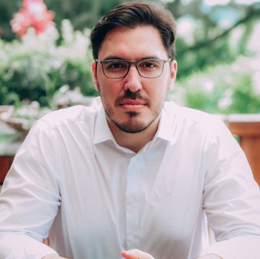 Dr. Matheus Heluany