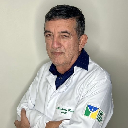 Dr. Wanderley Bustillos