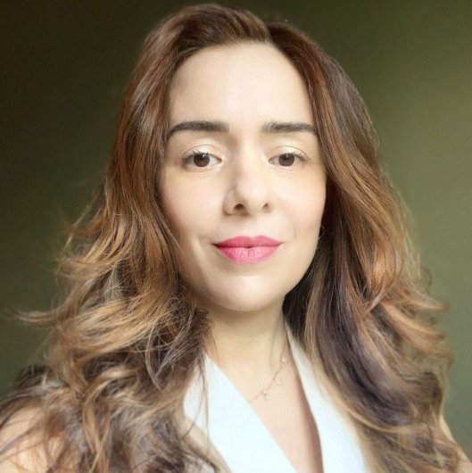 Dra. Julia Peres