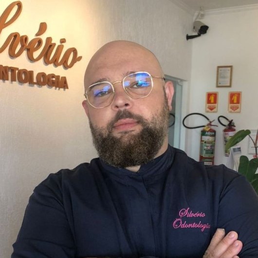 Dr. Leandro Silvério
