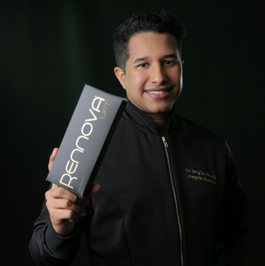Dr. Douglas Almeida