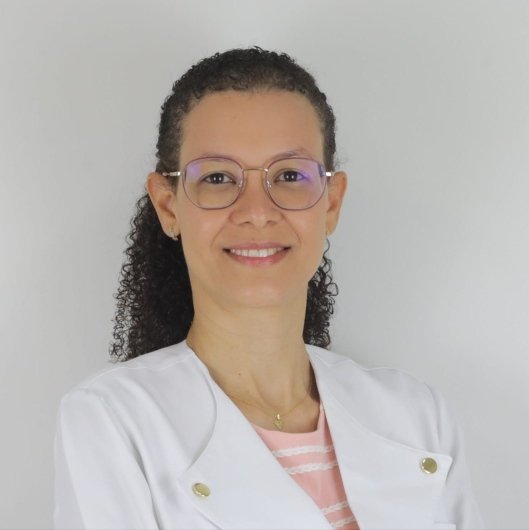 Dra. Sarah Queiroz