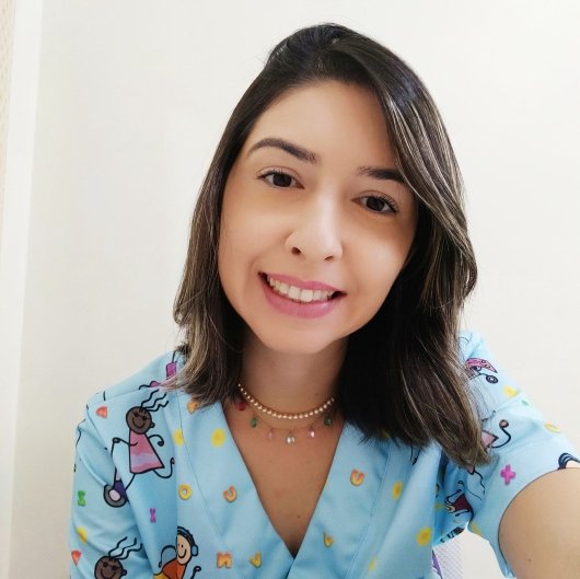 Dra. Hellen Morais