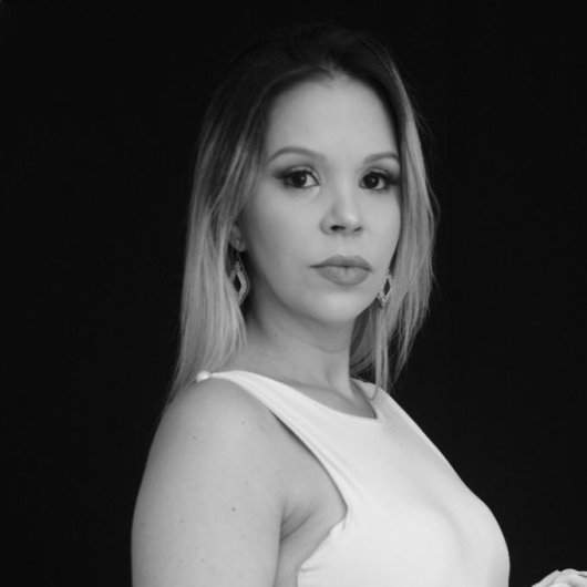 Dra. Anna Carolina Oliveira