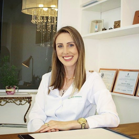 Dra. Melina Kaster Schwantz