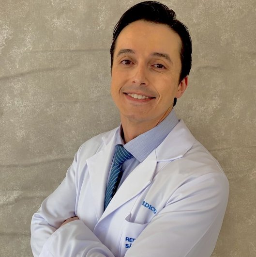 Dr. Julio Lira