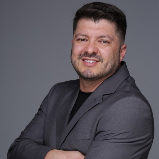Dr. Andrei Soares