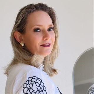 Dra. Dinaura Schneider