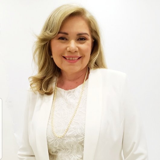 Dra. Clébia Espírito Santo