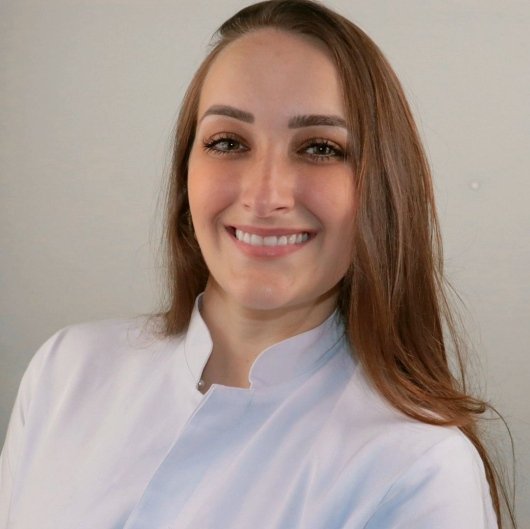 Dra. Claudia Karoline Paiva