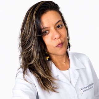 Dra. Flavia Lopes Martins