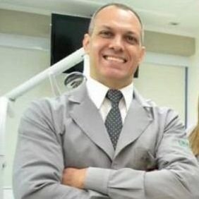 Dr. Roger Freitas