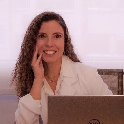 Dra. Lara Lumbreras Guimarães