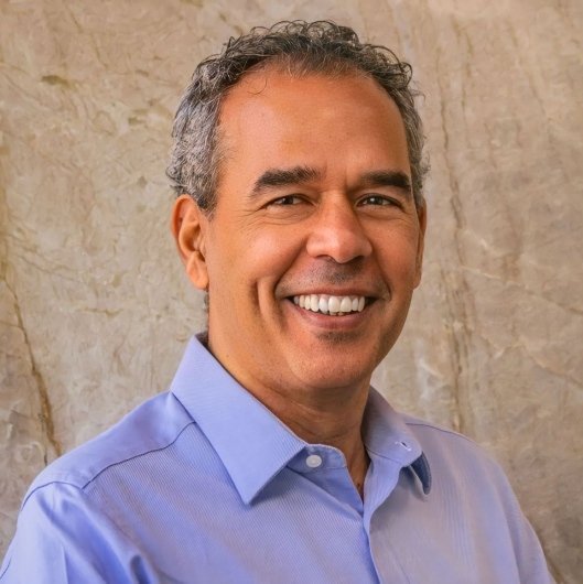 Dr. Azarias Salgado