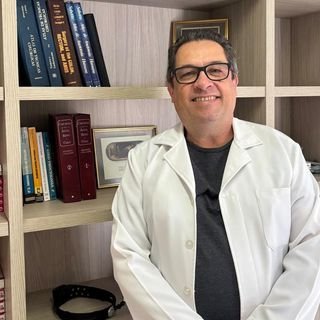 Dr. Adriano Barragam Staubus