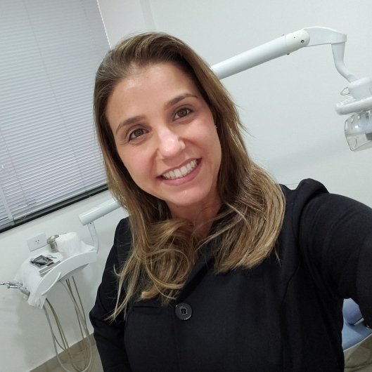 Dra. Kelly Martins