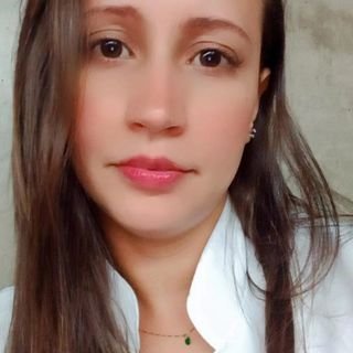 Dra. Karina de Almeida Favarato