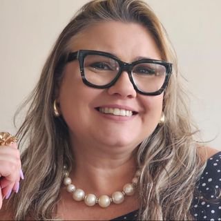 Dra. Carla Almendra Soares
