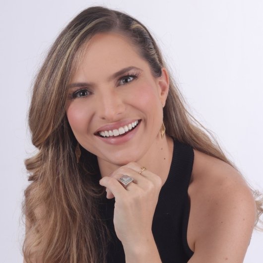 Dra. Raffaelle Barros
