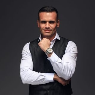 Dr. Christian Chaves