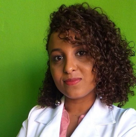 Dra. Naiara Talita