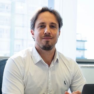 Dr. Rafael Radins