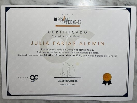 Dra. Julia Farias Alkmim