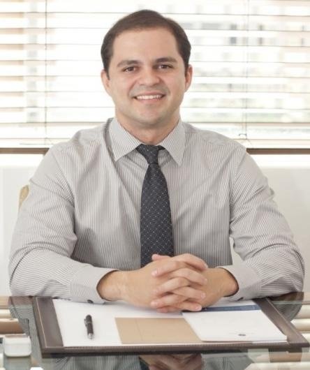 Dr. Raphael Moreira