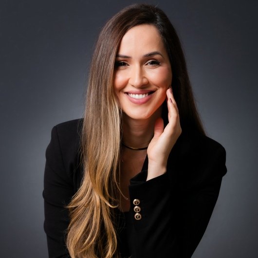 Dra. Lívia Monteiro de Almeida