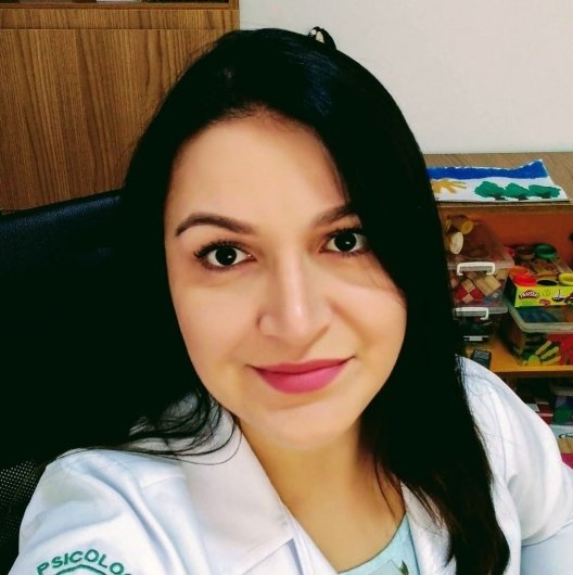 Dra. Adriane Barros