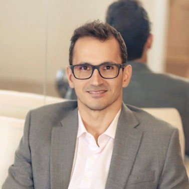 Dr. Marcos Tavares