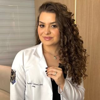 Dra. Caroline Spirandeli